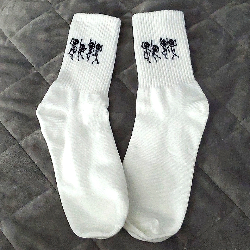 🎉2/$20🎉 White Graphic Crew Socks